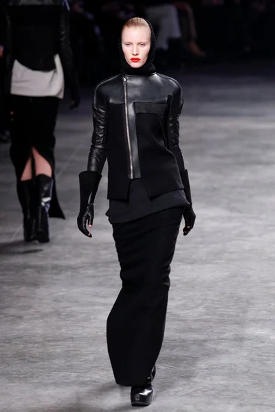 Look 28